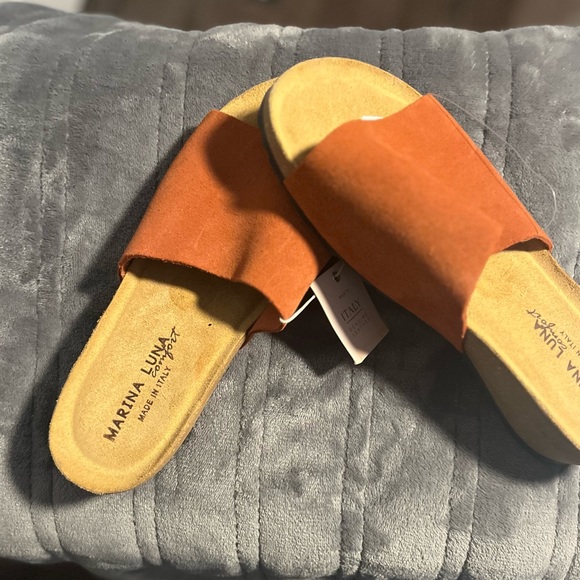 Low Wedge Genuine Leather Sandal - Picture 7 of 9